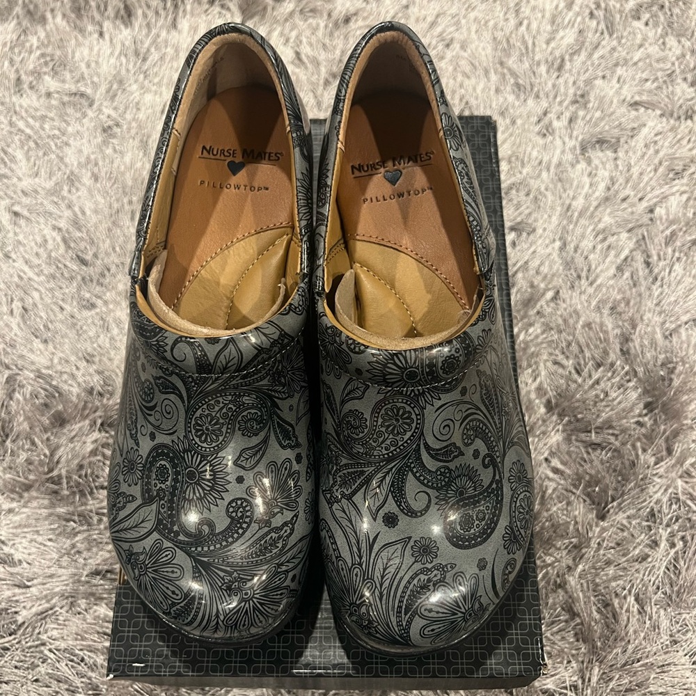 Nurse Mates Women's Gray Paisley Floral Mules